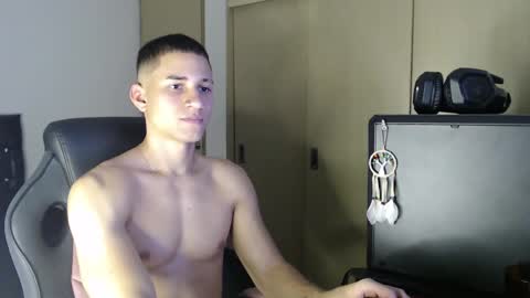 thin_tommy11 online show from December 31, 11:06 pm