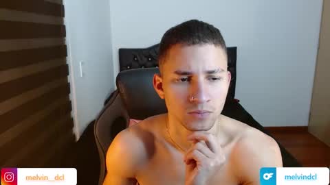 thin_tommy11 online show from December 29, 2:27 am