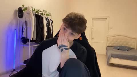 Thomas Hill online show from December 4, 8:52 pm