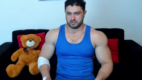 Snapshot of thomas_brandon chatting on January 25, 1:32 am Thomas Brandon online show from January 25, 1:32 am