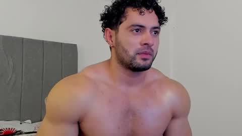 Snapshot of thomas_brandon chatting on September 29, 2:32 am Thomas Brandon online show from September 29, 2:32 am