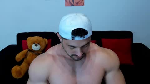 Snapshot of thomas_brandon chatting on March 1, 5:09 am Thomas Brandon online show from March 1, 5:09 am