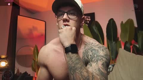 Thomas Falcon online show from January 15, 3:48 am