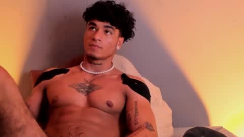 Snapshot of thomas_fit1 chatting on December 10, 5:28 am Thomas 3 JUST STAY AND BE MY LAST LOVE online show from December 10, 5:28 am