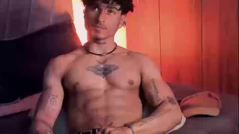 Snapshot of thomas_fit1 chatting on September 19, 5:22 am Thomas 3 JUST STAY AND BE MY LAST LOVE online show from September 19, 5:22 am