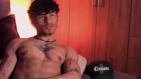 Snapshot of thomas_fit1 chatting on September 17, 5:33 am Thomas 3 JUST STAY AND BE MY LAST LOVE online show from September 17, 5:33 am