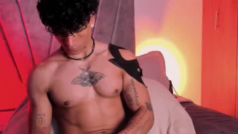 Snapshot of thomas_fit1 chatting on October 16, 5:07 am Thomas 3 JUST STAY AND BE MY LAST LOVE online show from October 16, 5:07 am