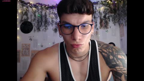 Snapshot of thomas_fuckboy chatting on January 19, 3:08 am Thomas Grey online show from January 19, 3:08 am