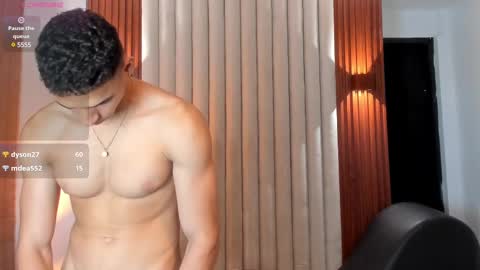 Snapshot of thomas_walker0 chatting on March 4, 10:38 pm Thomas online show from March 4, 10:38 pm