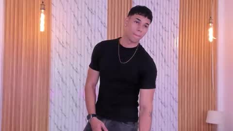 Snapshot of thomas_walker0 chatting on October 14, 12:19 pm Thomas online show from October 14, 12:19 pm