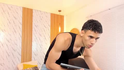 Snapshot of thomas_walker0 chatting on February 11, 9:35 pm Thomas online show from February 11, 9:35 pm