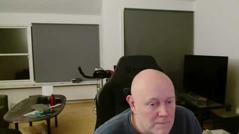 thomash32 online show from November 19, 9:57 pm