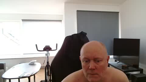 Snapshot of thomash32 chatting on October 2, 12:37 pm thomash32 online show from October 2, 12:37 pm