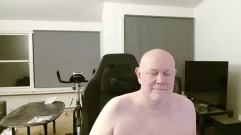 Snapshot of thomash32 chatting on September 14, 10:00 pm thomash32 online show from September 14, 10:00 pm