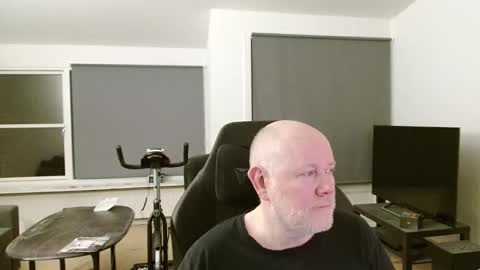 Snapshot of thomash32 chatting on September 30, 4:34 am thomash32 online show from September 30, 4:34 am