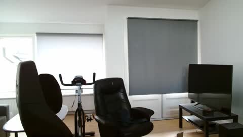 Snapshot of thomash32 chatting on October 1, 10:58 am thomash32 online show from October 1, 10:58 am