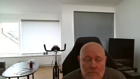 Snapshot of thomash32 chatting on October 20, 11:04 am thomash32 online show from October 20, 11:04 am