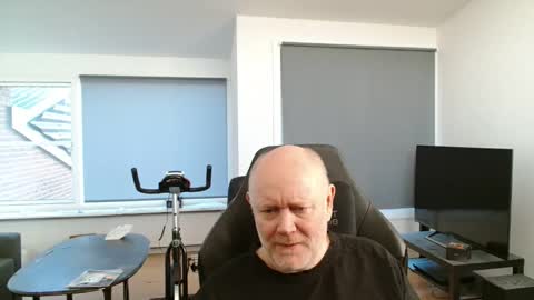 Snapshot of thomash32 chatting on October 9, 7:14 am thomash32 online show from October 9, 7:14 am