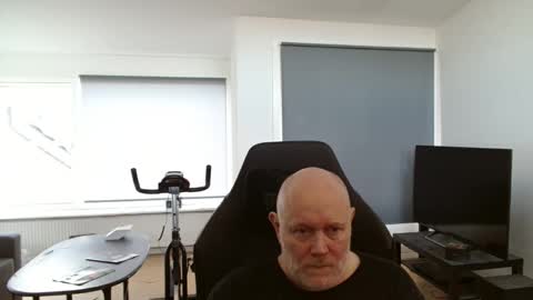 Snapshot of thomash32 chatting on October 18, 9:24 am thomash32 online show from October 18, 9:24 am