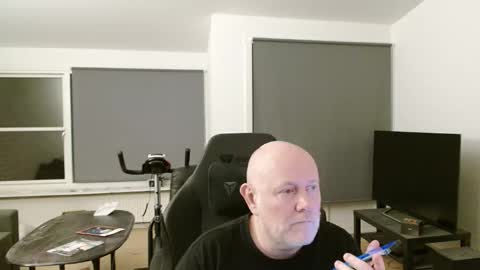 Snapshot of thomash32 chatting on October 13, 6:43 pm thomash32 online show from October 13, 6:43 pm