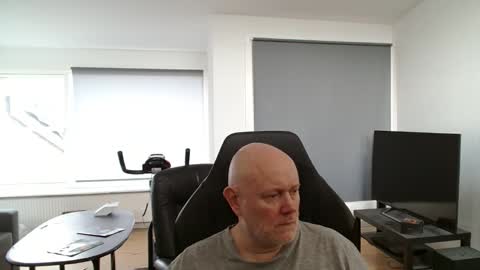 Snapshot of thomash32 chatting on October 12, 9:13 am thomash32 online show from October 12, 9:13 am