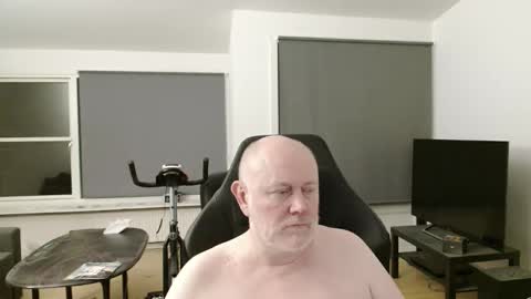 Snapshot of thomash32 chatting on September 28, 9:13 pm thomash32 online show from September 28, 9:13 pm