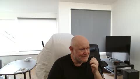 Snapshot of thomash32 chatting on September 11, 10:16 am thomash32 online show from September 11, 10:16 am