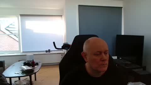 thomash32 online show from November 17, 12:30 pm