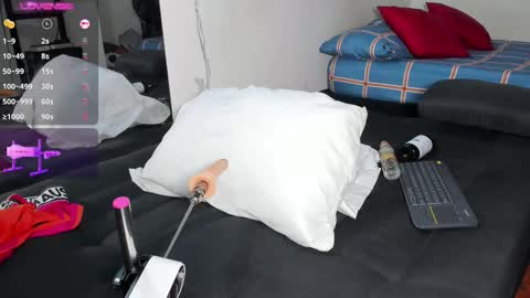 Snapshot of thomass_royy chatting on February 25, 4:35 am thomass royy online show from February 25, 4:35 am