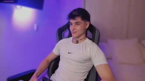 Thom Klein online show from April 10, 8:02 pm