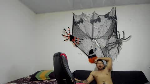 thomson_hot01 online show from October 26, 6:25 am