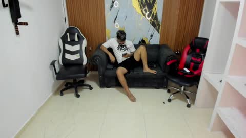 thomson_hot01 online show from March 18, 5:13 am