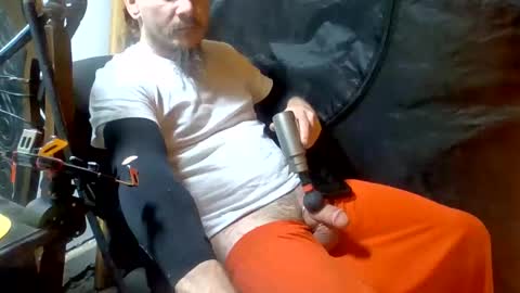 Snapshot of thunder8u42 chatting on October 19, 9:03 am thunder8u42 online show from October 19, 9:03 am