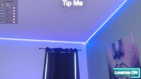 Tia Bella online show from September 18, 8:35 pm