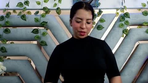 tiana_prince online show from April 9, 4:05 am