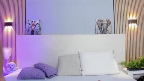 tianaglow4 online show from February 22, 11:57 am