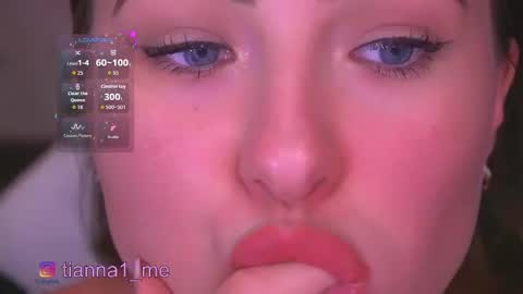 Snapshot of tianna_me chatting on October 27, 5:02 pm tianna_me online show from October 27, 5:02 pm