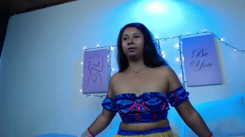 tifanyluxe online show from March 27, 4:07 am