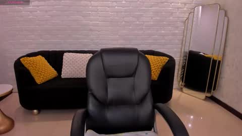 Snapshot of tiffannysins chatting on October 12, 3:54 am Tiffanny Sins online show from October 12, 3:54 am