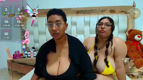 Snapshot of tiffantyandstacy chatting on October 18, 9:41 pm Tiffany and Stacy online show from October 18, 9:41 pm