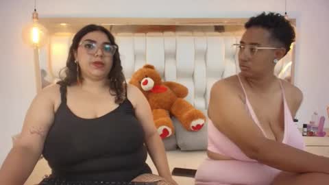 Snapshot of tiffantyandstacy chatting on September 15, 7:37 pm Tiffany and Stacy online show from September 15, 7:37 pm