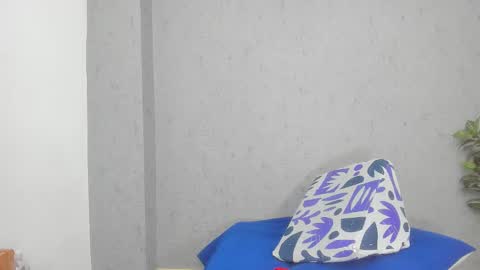 tiffany_mendez online show from December 14, 12:33 pm