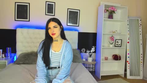 Tiffani online show from March 25, 2:46 pm