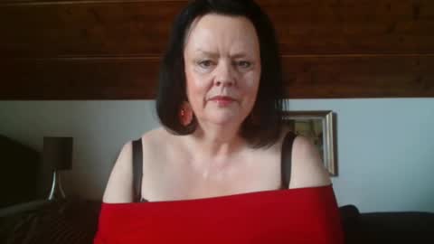 Snapshot of tiffanymature chatting on September 28, 2:15 pm TiffanyMature online show from September 28, 2:15 pm
