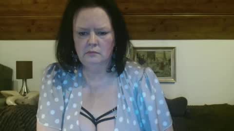 Snapshot of tiffanymature chatting on October 1, 10:52 pm TiffanyMature online show from October 1, 10:52 pm