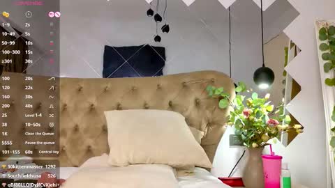 Snapshot of tiffanywestxxx chatting on October 3, 8:22 am Tiffany online show from October 3, 8:22 am