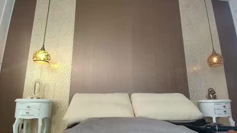 T I F F A N Y online show from October 28, 11:28 pm