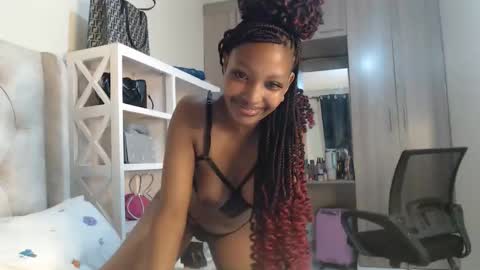 Tilly online show from December 4, 7:02 pm