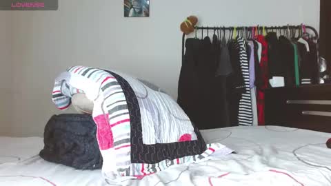 timmy  independent model  help me reach 50 thumbs up pls online show from December 19, 2:51 am