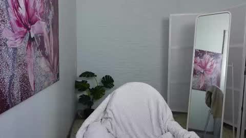 tinasiner online show from November 1, 4:17 pm